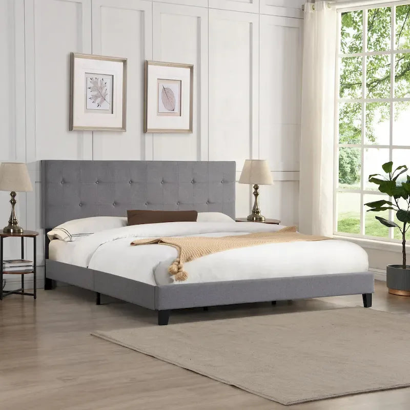 Letto Imbottito King Size con Testiera in Tessuto di Lino Capitonnè