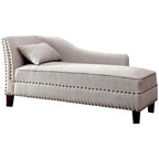 Divano lounge Sing con rivestimento in tessuto di transizione e finiture con borchie a chiodo by
