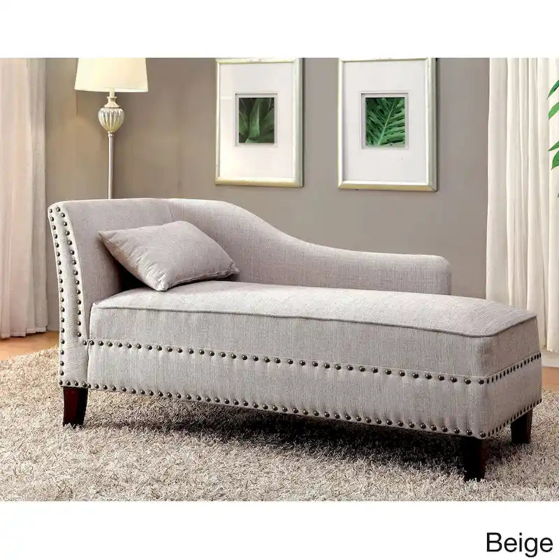 Divano lounge Sing con rivestimento in tessuto di transizione e finiture con borchie a chiodo by