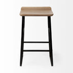 Sgabello da banco Conan con seduta in legno massiccio marrone medio e telaio in metallo nero - 15,0L x 16,0P x 25,0A