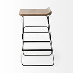 Sgabello da banco Conan con seduta in legno massiccio marrone medio e telaio in metallo nero - 15,0L x 16,0P x 25,0A