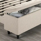 Letto a piattaforma imbottito beige con pouf contenitore By