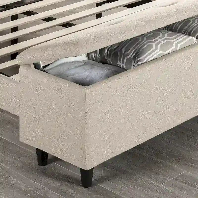 Letto a piattaforma imbottito beige con pouf contenitore By