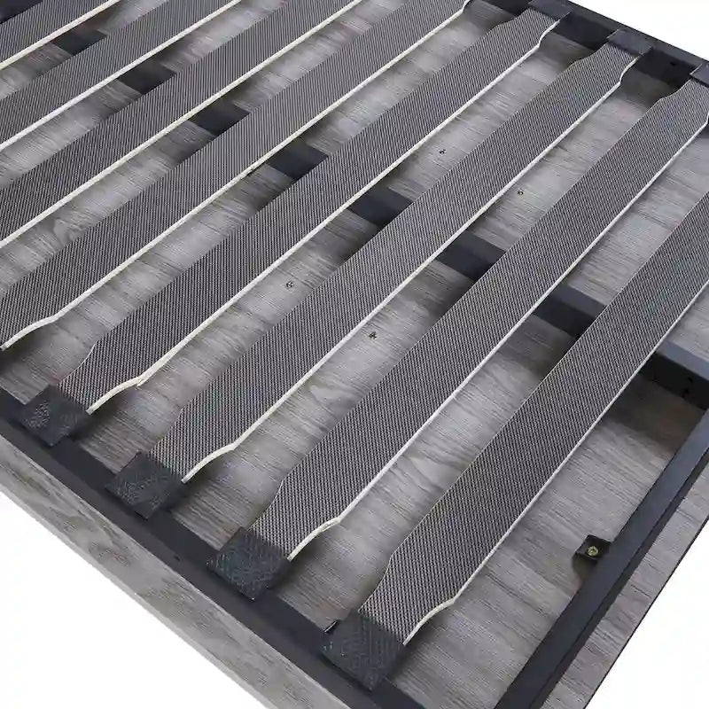 Il letto a scomparsa in legno può essere ripiegato in un armadio